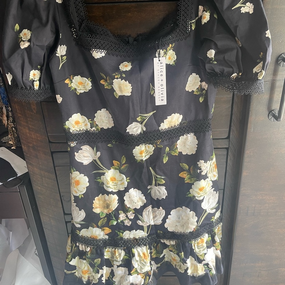 Brand New W/tags Alice & Olivia black dress Size 10/Large